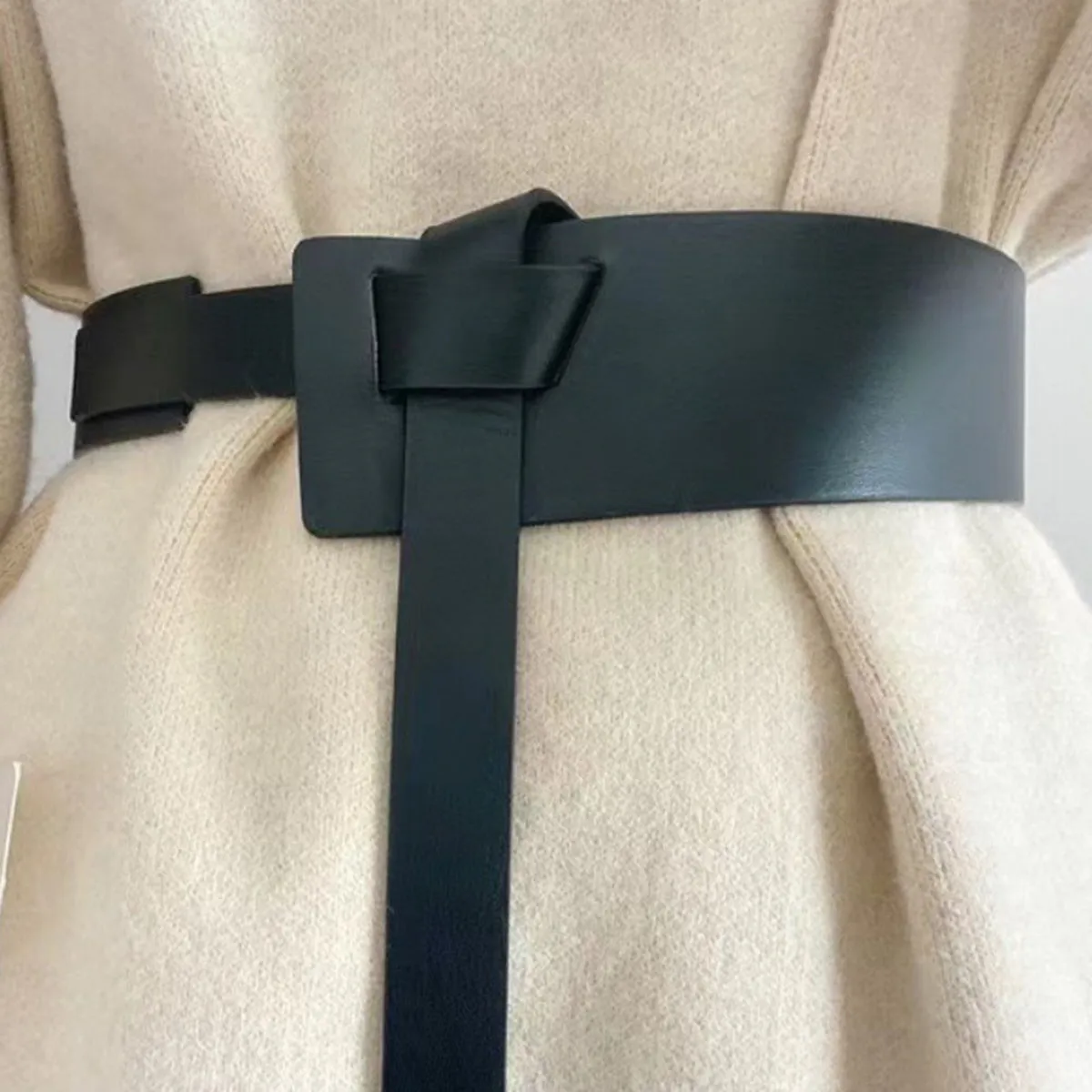 3 Stylish Knot Detail Belt