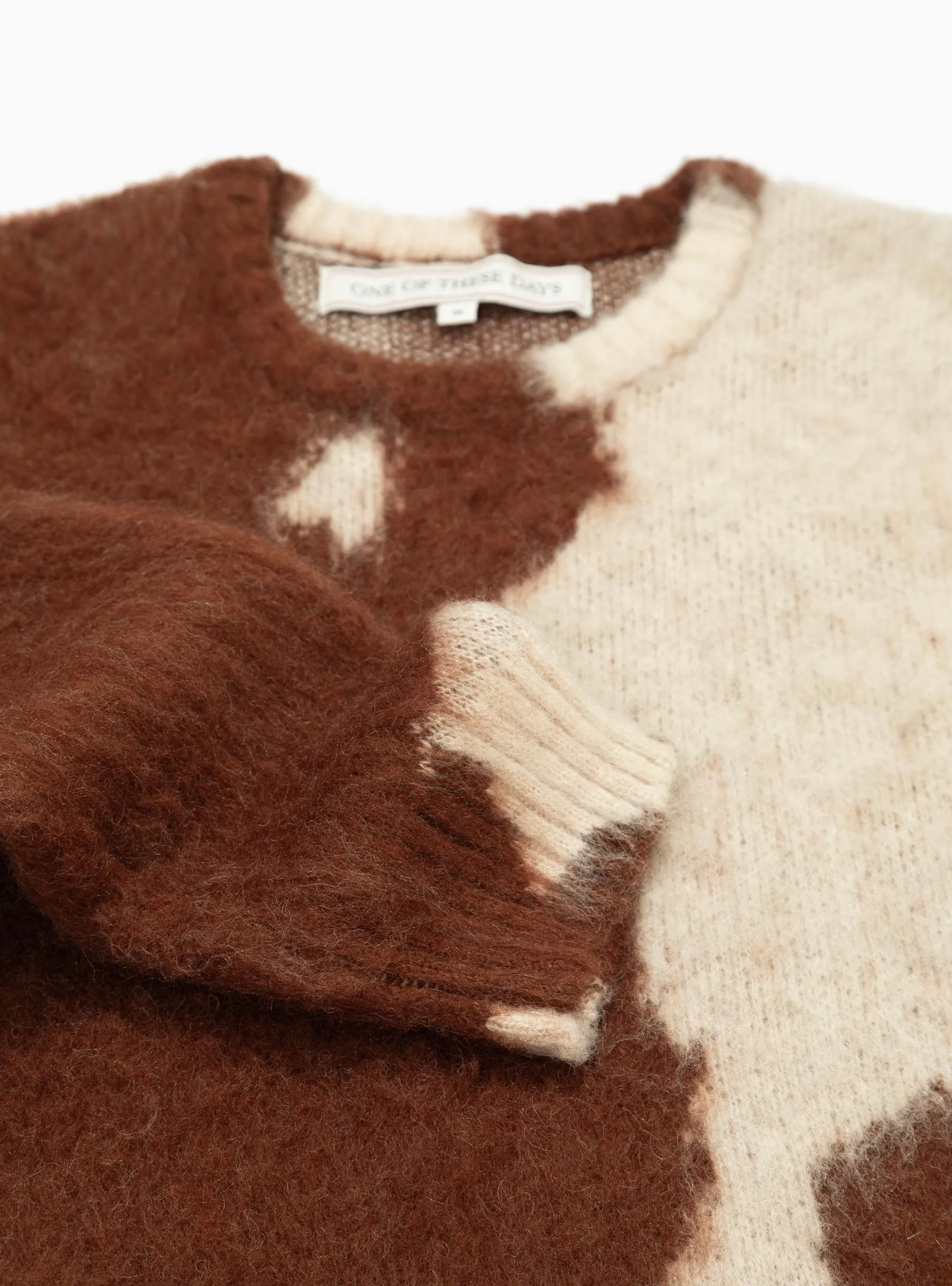 Sure! Heres an optimized title for the e-commerce product:

Cozy Horse Coat Sweater in Bone and Brown - Stylish Equine Knitwear for Warmth and Comfort

This title includes descriptive modifiers and maintains clarity for potential buyers.