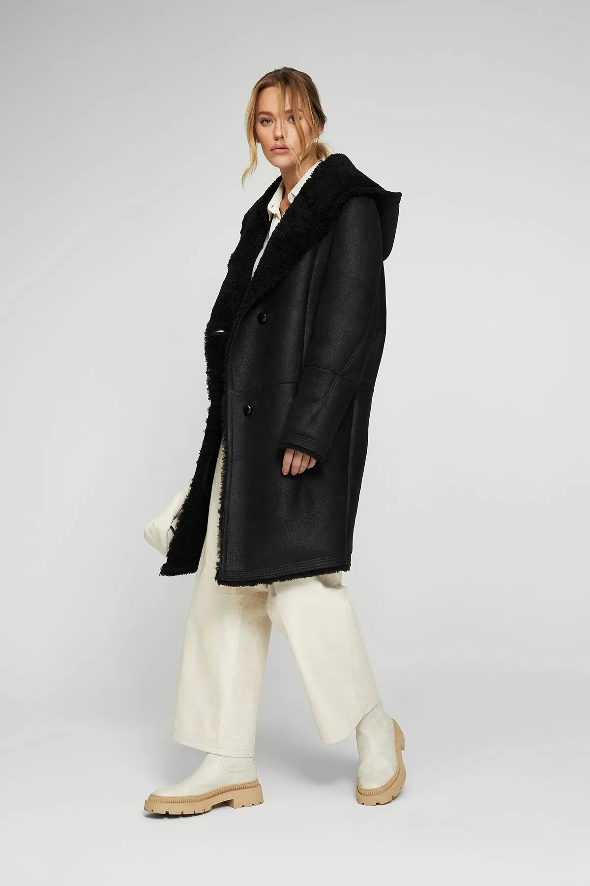 Elegant Black Shearling Coat Serenity